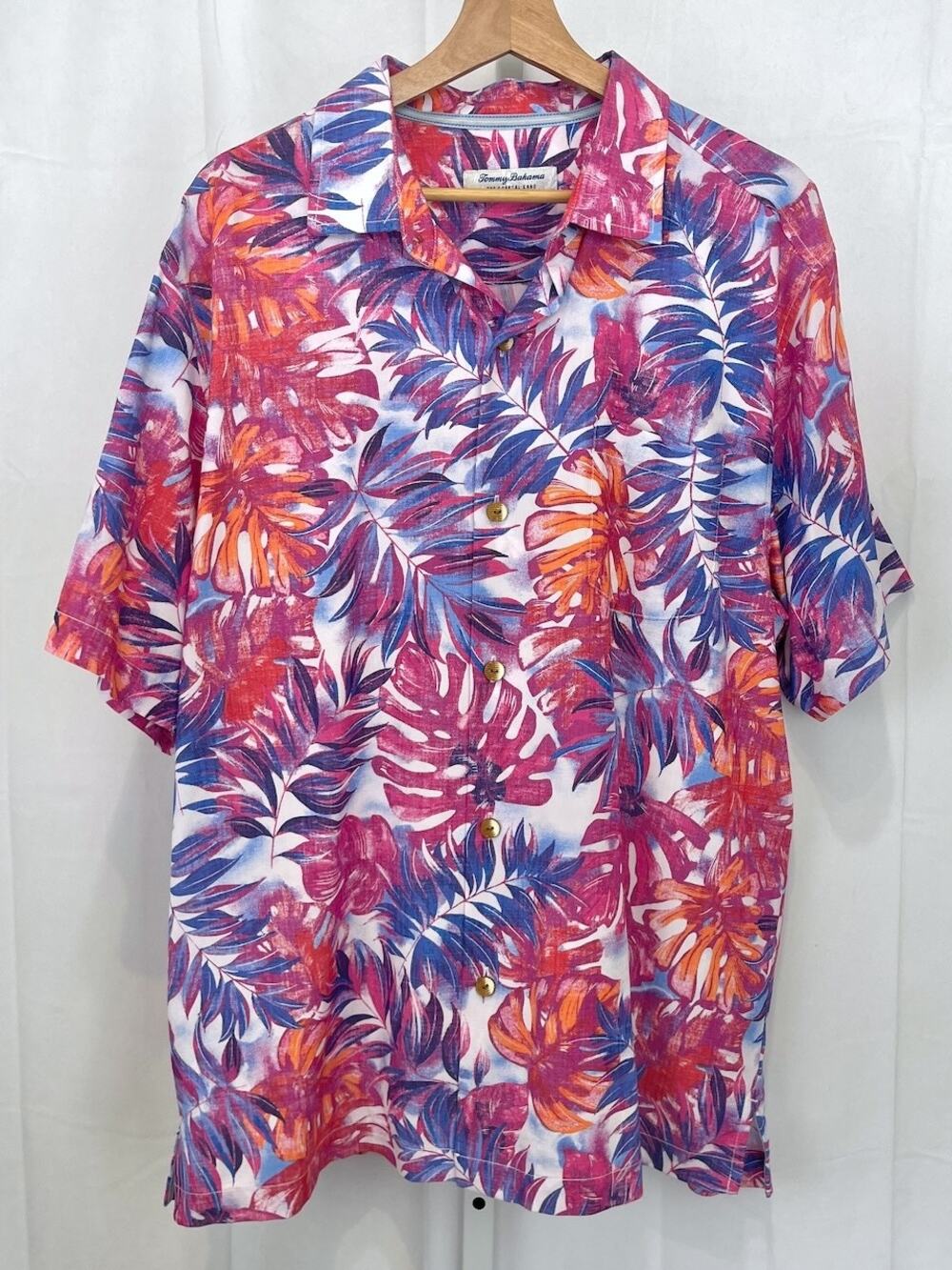 TOMMY BAHAMA IslandZone Coastal Ease Frond Fiesta Camp Shirt Very Berry Size L